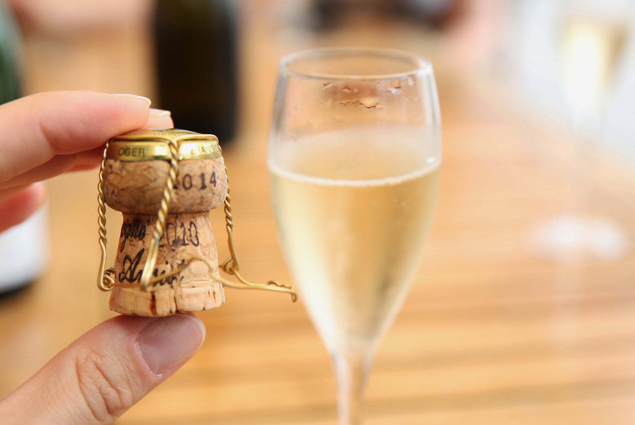 How to Serve Champagne & Sparkling Wine