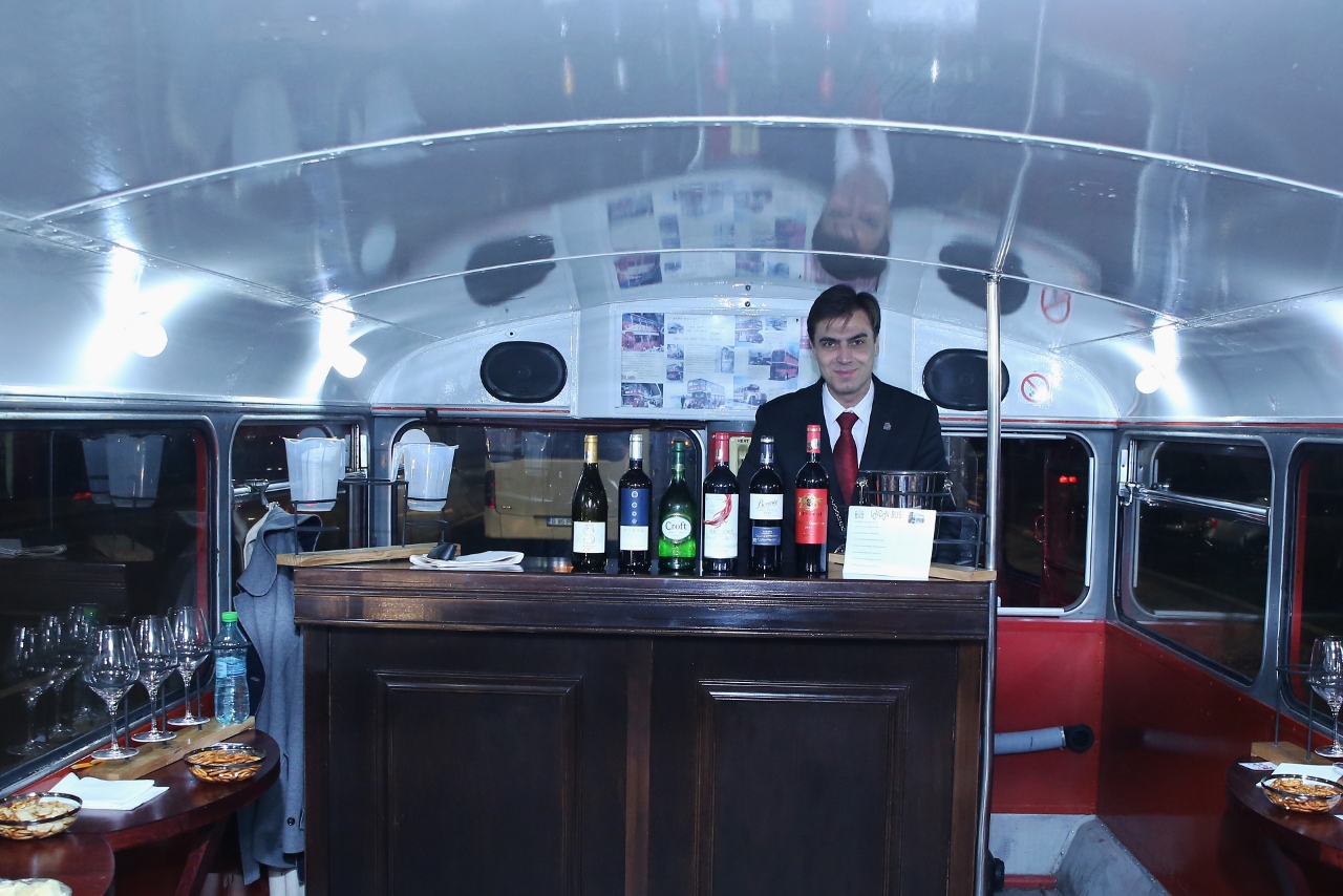 Degustare de vin in London Bus