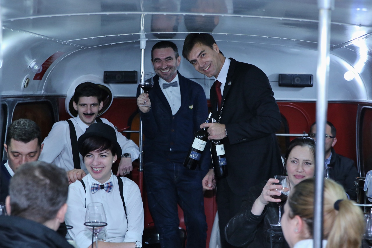 Degustare de vin in London Bus